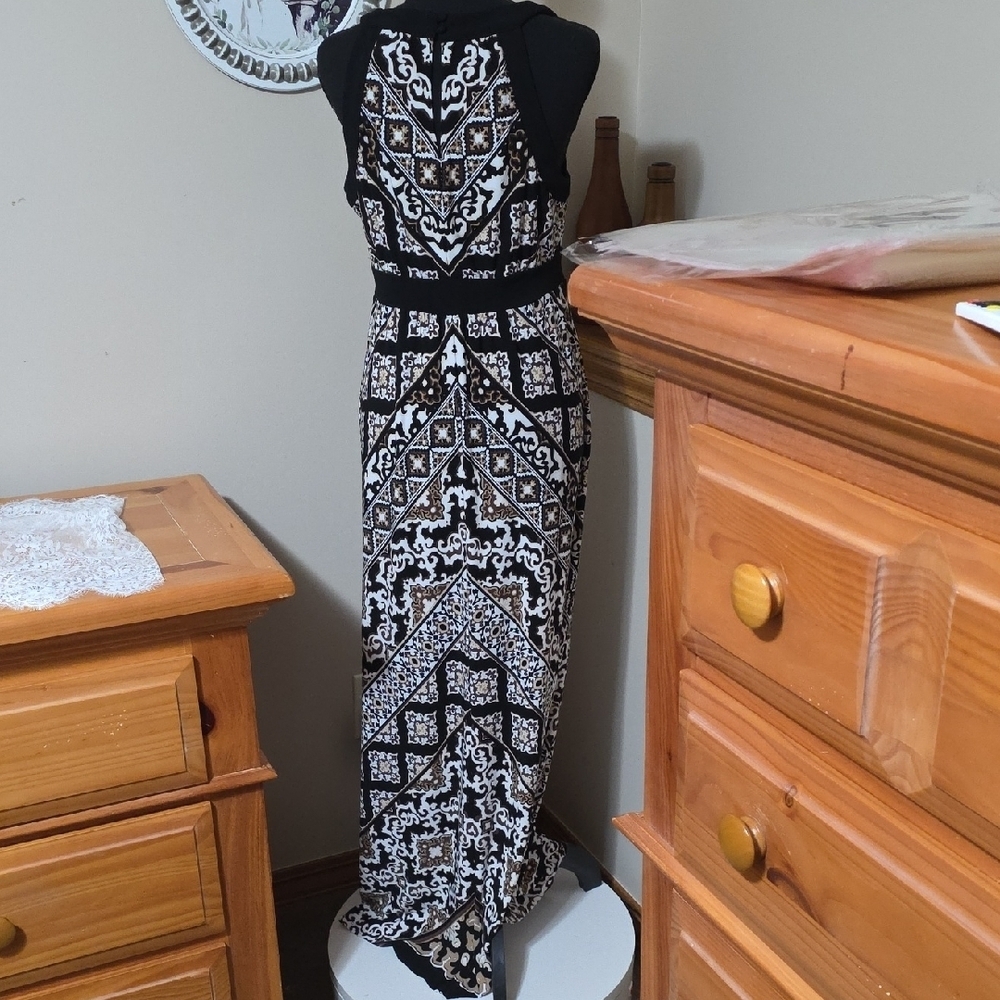 White House Black Market Black and White Geometric Maxi Dress - Picture 2 of 7
